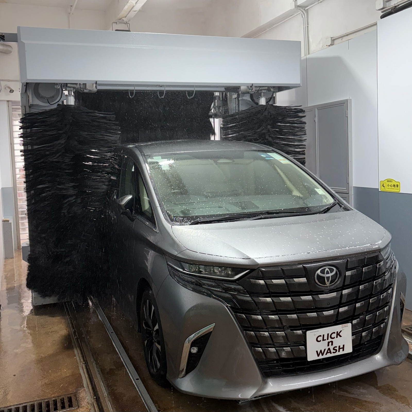 Toyota Alphard 於 CLICKnWASH 洗車